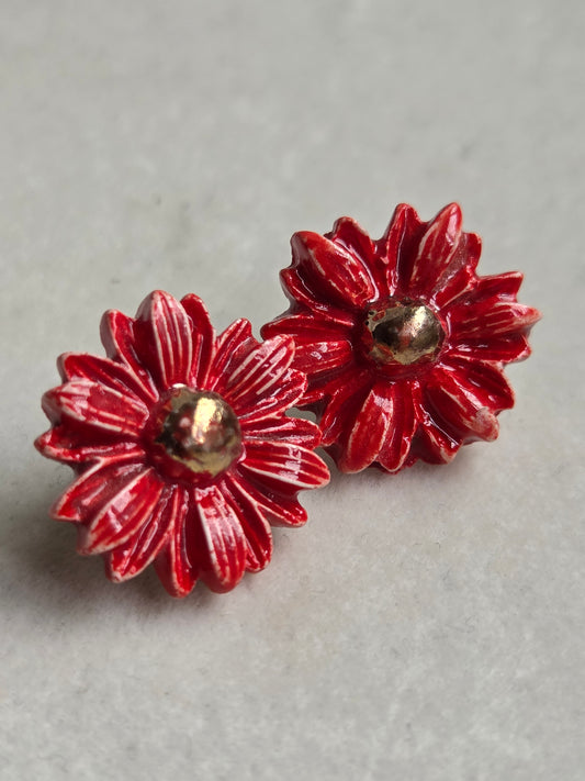 Aros florcita roja con oro 1 pieza