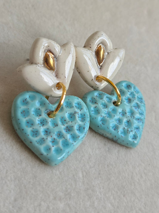 Aros cuore panal turquesa y blanco con oro