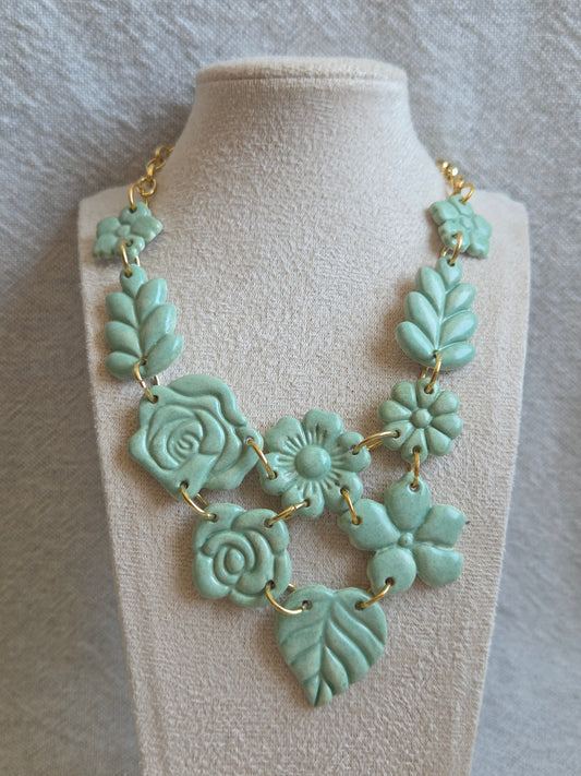 Collar ROSALÍA 10 piezas en esmalte verde nilo mate