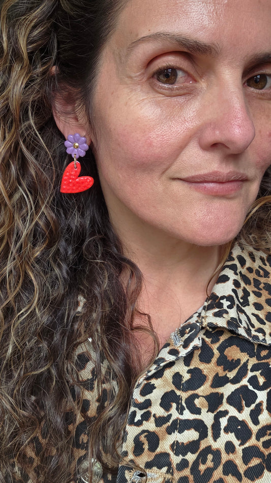 Aros corazón rojo y morado 2 piezas con oro