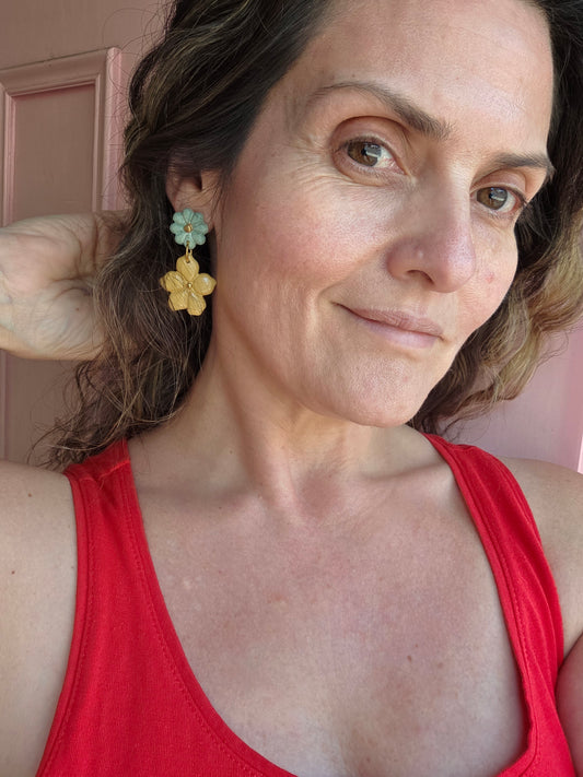 Aros flores mostaza con verde menta y oro