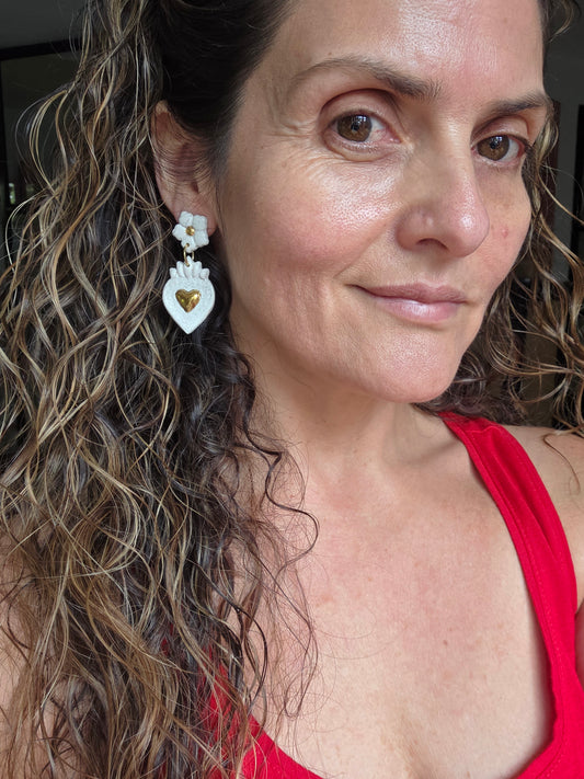 Aros sagrado corazón blanco con pintitas y oro
