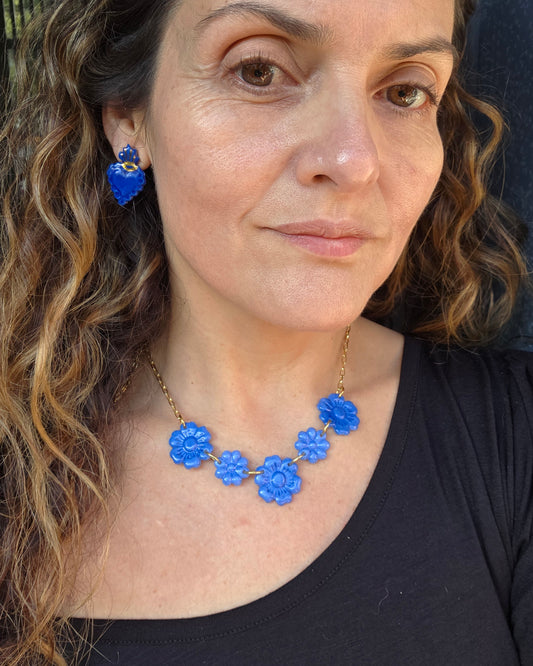 Collar 5 flores azulinas