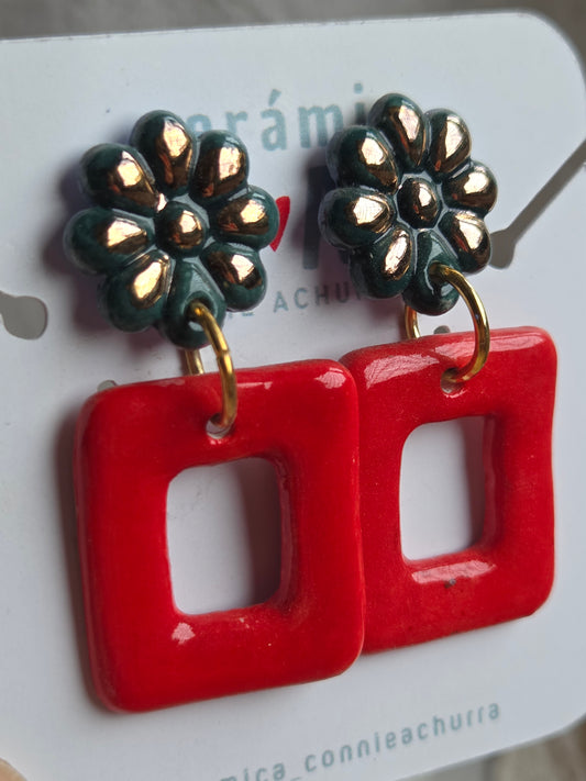 Aros 2 piezas cuadrado y flor con oro