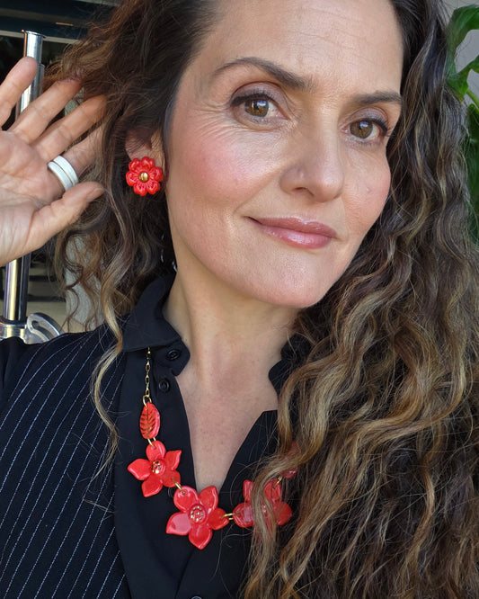 Collar flores rojas y oro