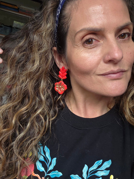 Aros 2 piezas espiga y flor rojo con oro