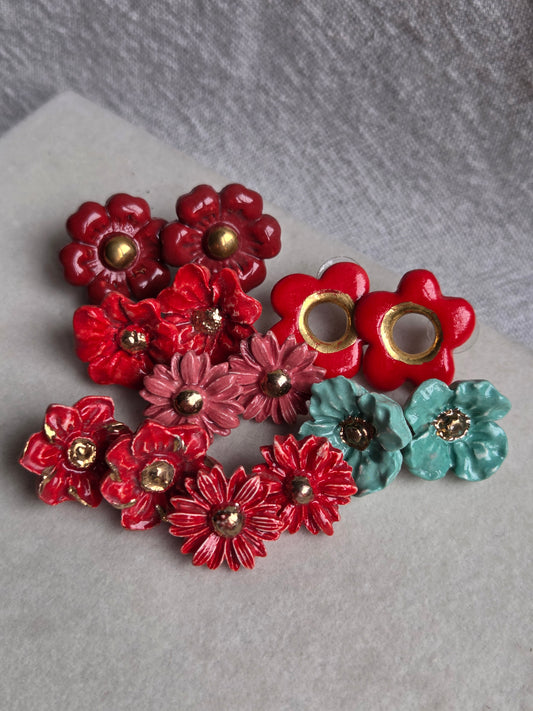 Aros flor roja 2 con oro 1 pieza