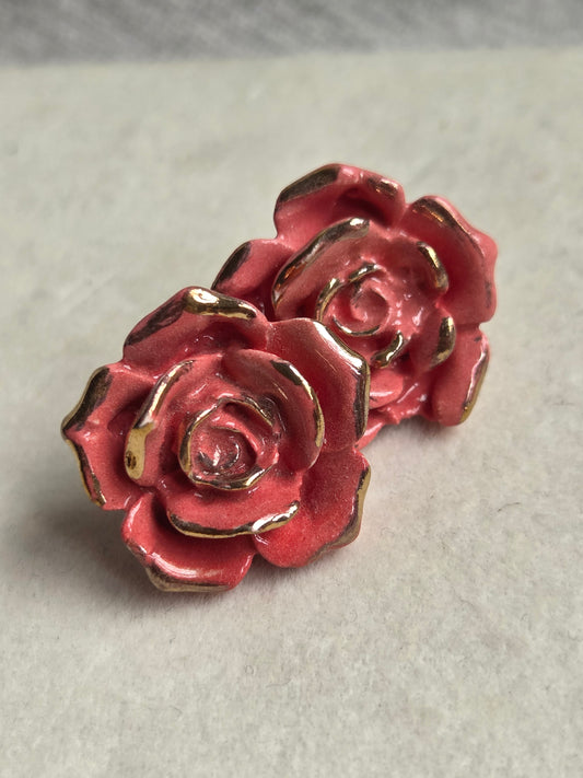 Aros Rosas rojas y rosadas 1 pieza con oro